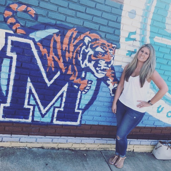 Meet your Posher, Kellen - Picture 1 of 7